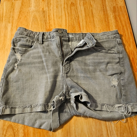 Old Navy Pants - Grey Old Navy Shorts size 14